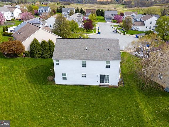 3rd image of 610 Butterfly Cir