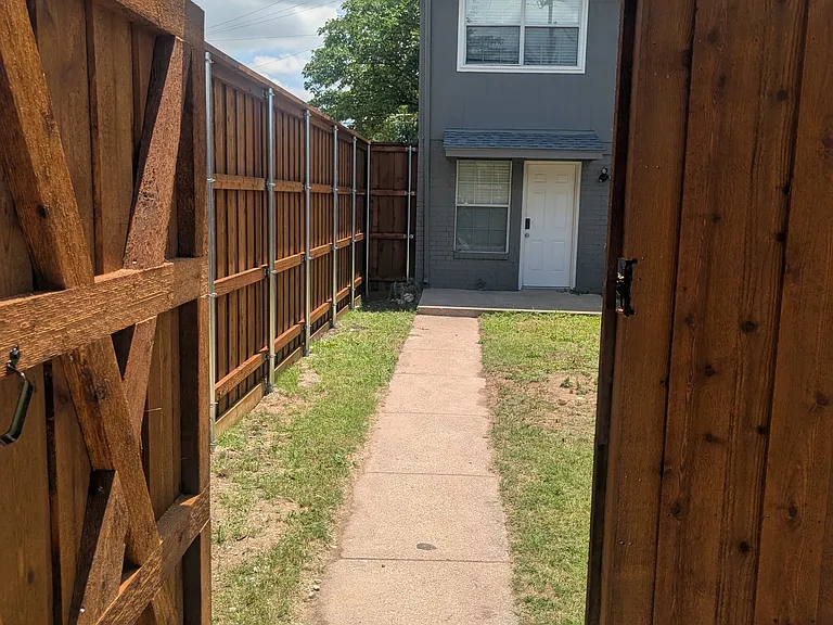 7190 Hickory St — Photo 4