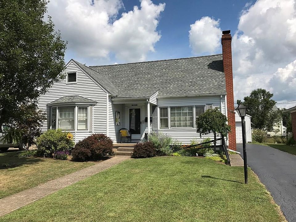 1st image of 9 Berkley Dr