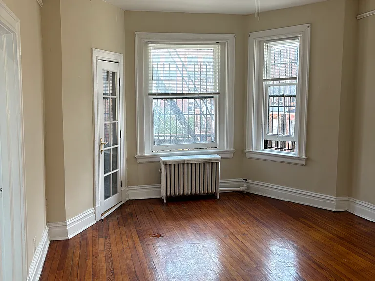 1203 Cathedral St #6 — Photo 2