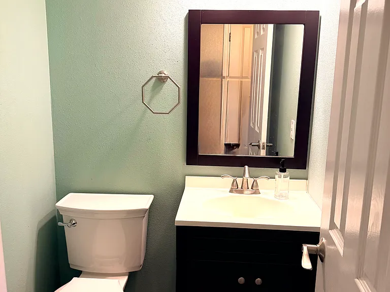 2417 Warwick Ave — Photo 10