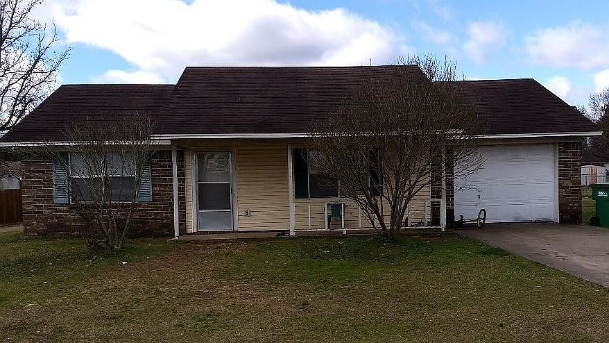 1st image of 220 Clermont St