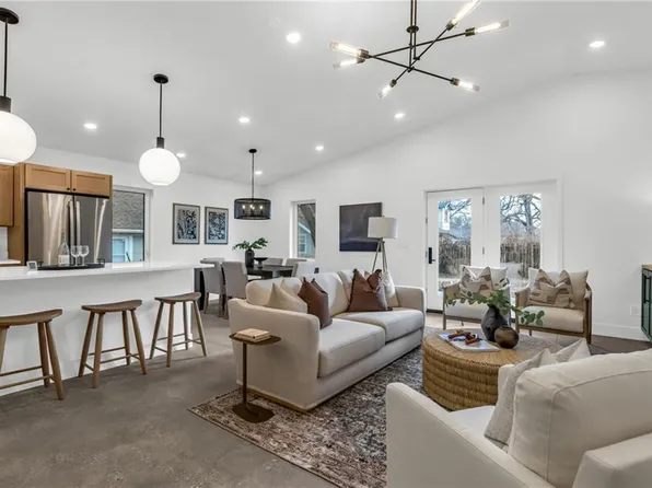 1217 E 61st St, Kansas City, MO 64110