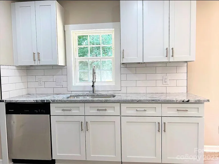 600 Briar Creek Rd — Photo 6