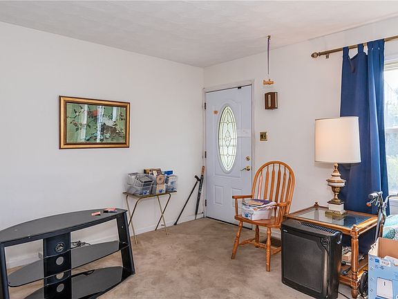 4th image of 717 Swigart Dr