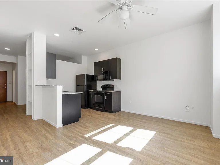 1015-1021 W Lancaster Ave #210-212 — Photo 5