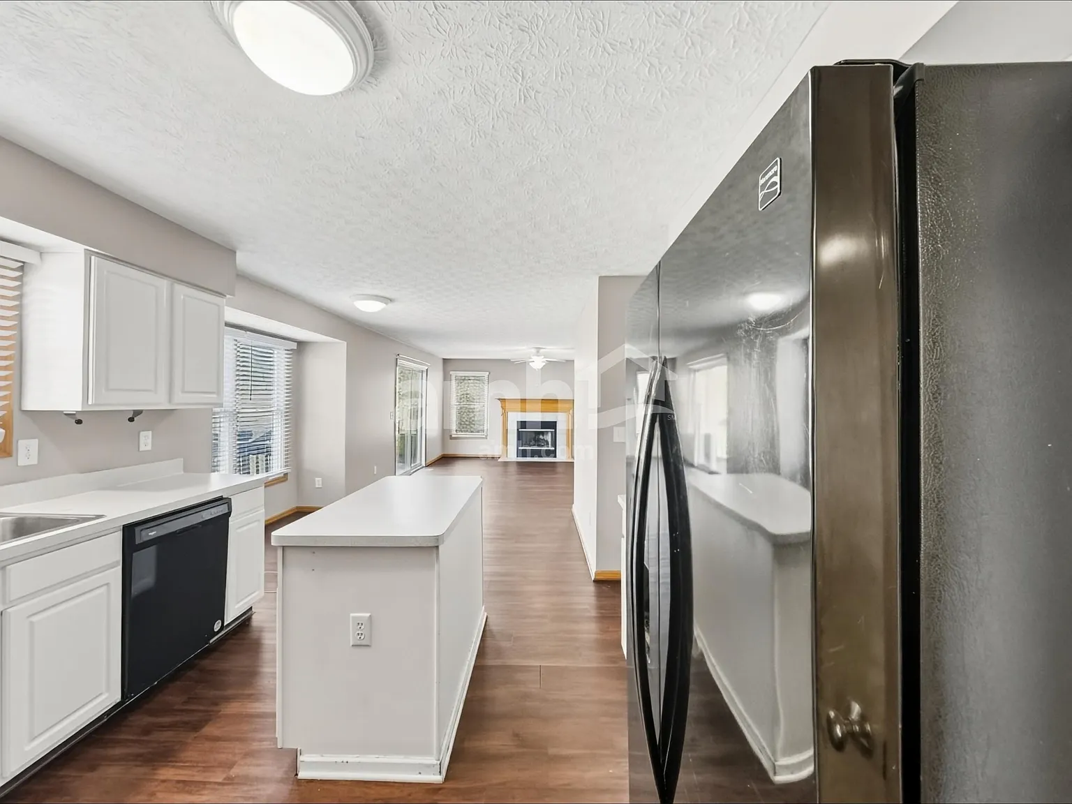 3 bed, 2.5 bath, 2151 sqft, $2,445 — Photo 3