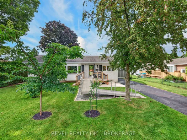 813 Camberley Cres, Kingston, ON K7M 4C6