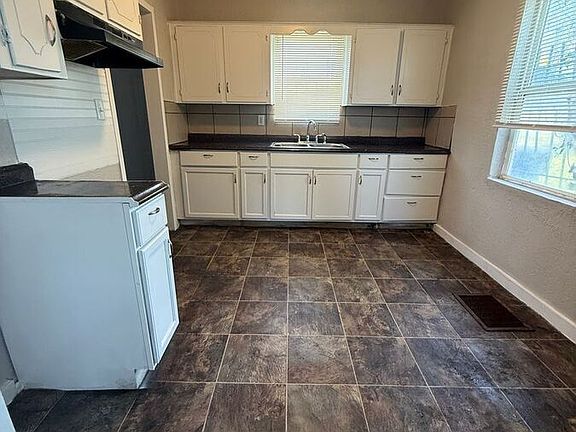 4th image of 2207 Askew Ave