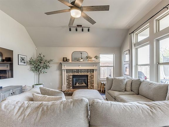 5th image of 3113 Yosemite Dr