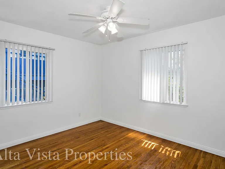 855 Emerald St — Photo 15