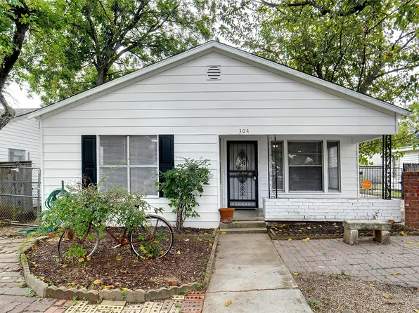 304 E Fogg St, Fort Worth, TX 76110