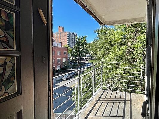 2nd image of 3640 Oxford Ave #3A