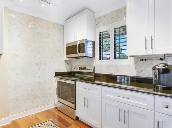 915 Club Dr, Palm Beach Gardens, FL 33418