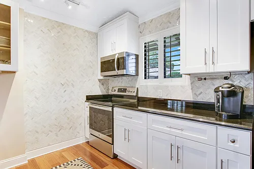 915 Club Dr Photo 1