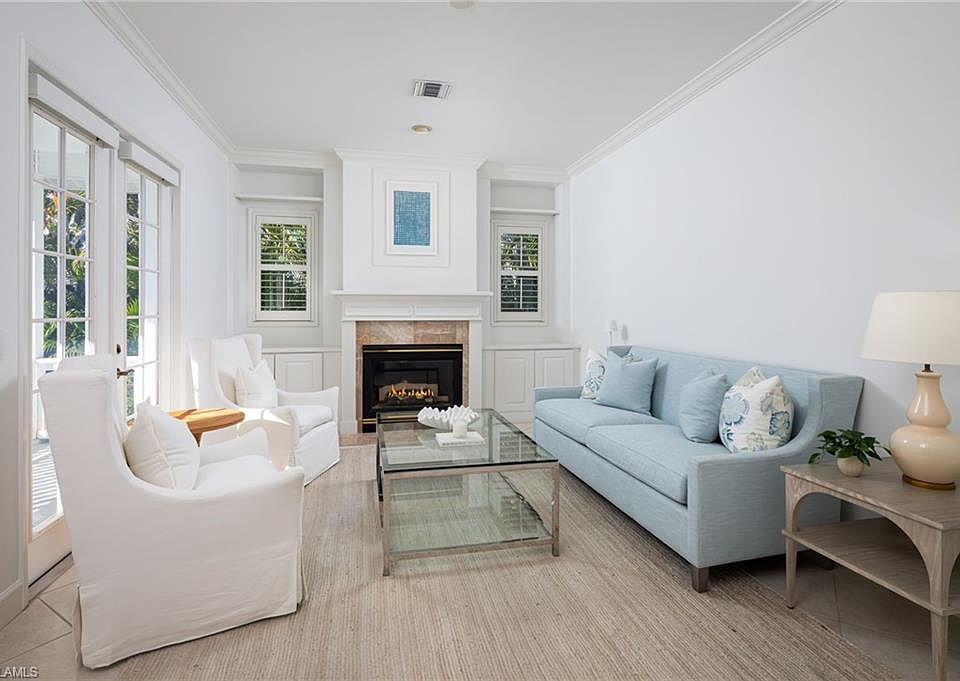 1st image of 155 1st Ave S