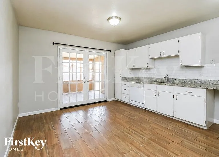 15035 N 28th Ave — Photo 6