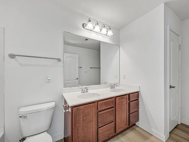 9012 Edmundsbury Dr — Photo 24