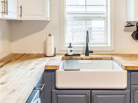 Kitchen (fully stocked)