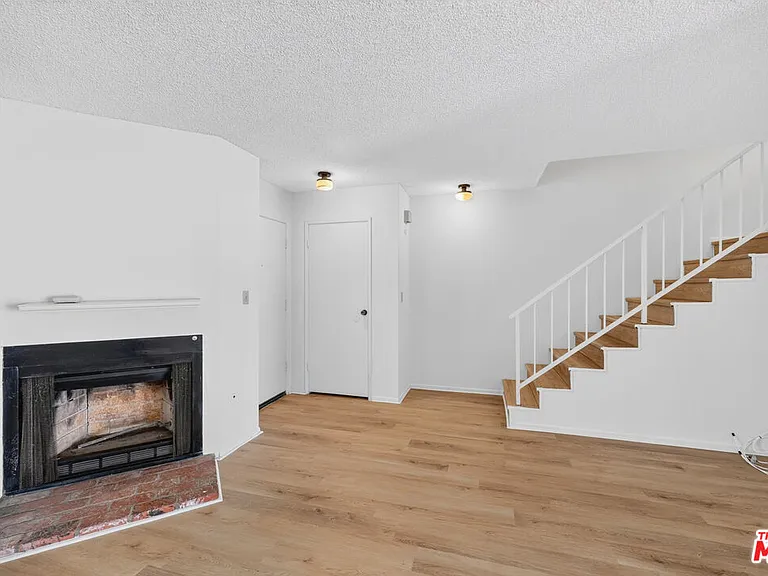 19221 Sherman Way #40 — Photo 6