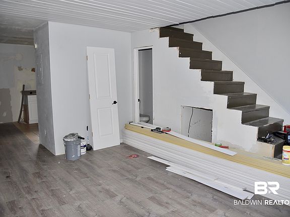 5th image of 226 W Canal Dr #8