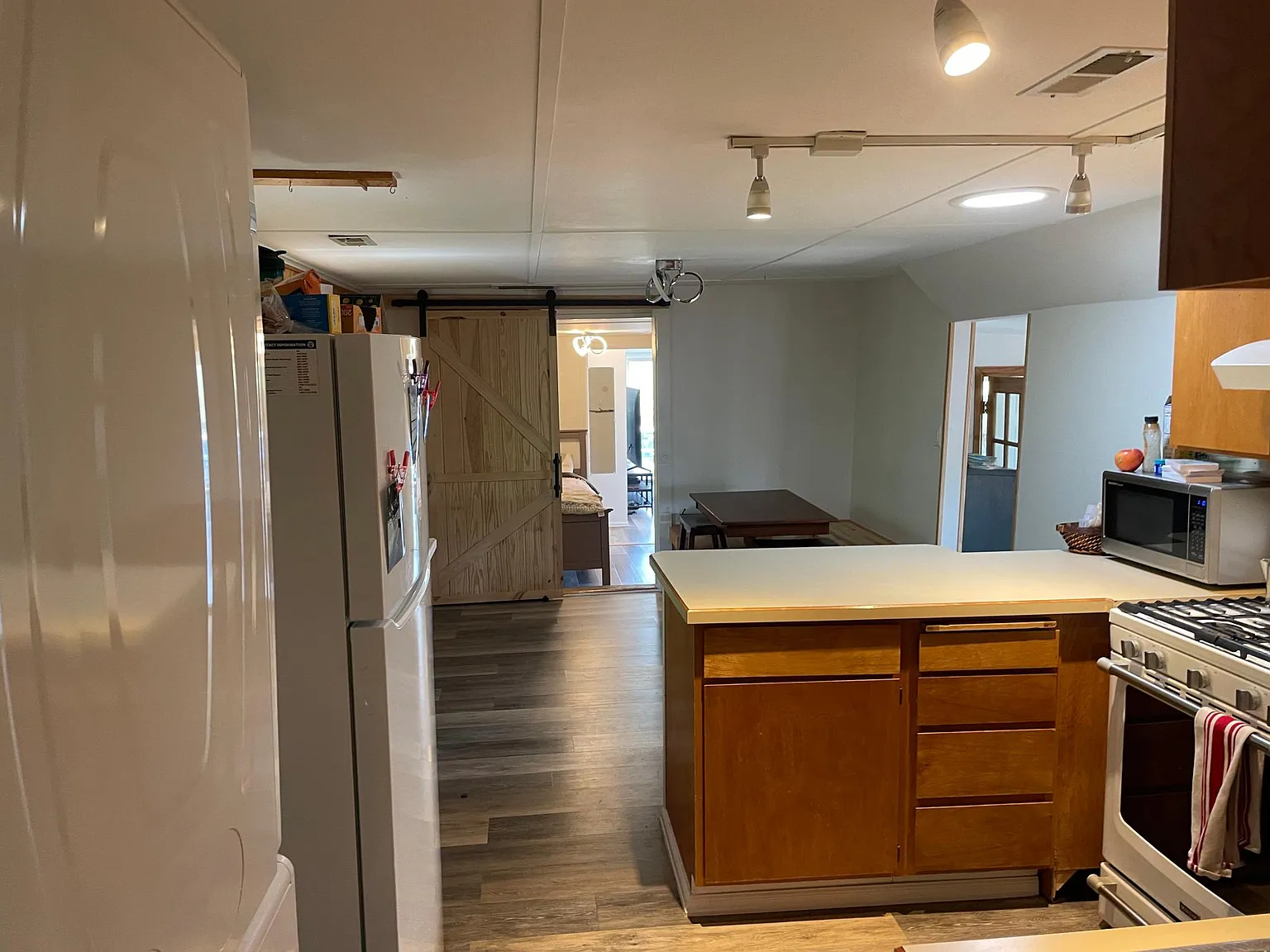 929 High Rd — Photo 4