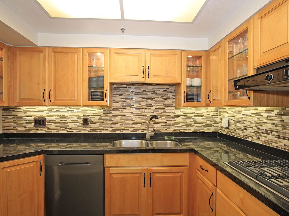 1st image of 467 W Club Dr