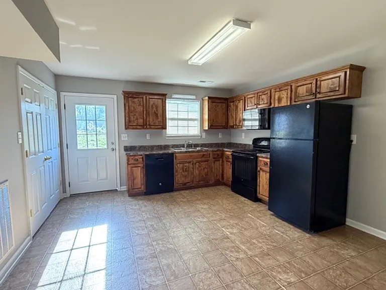 1299 Pond St SE — Photo 4