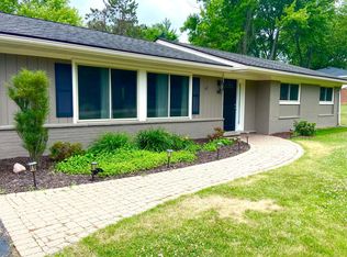 94 Nesbit Ln, Rochester Hills, MI 48309