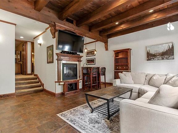 2nd image of 1111 W 47th St #1