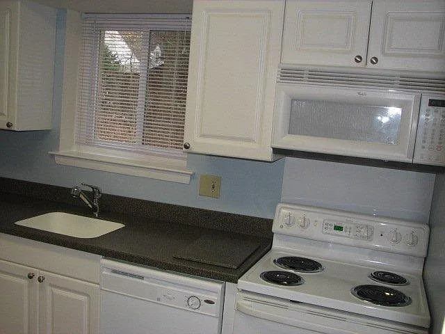 Ridgewood Apartments — Photo 14