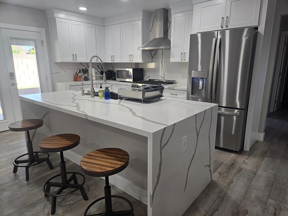 Outlets with USB ports at each end of the kitchen island