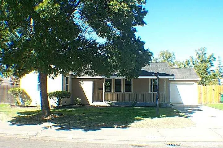 2345 E Acacia St photo 1