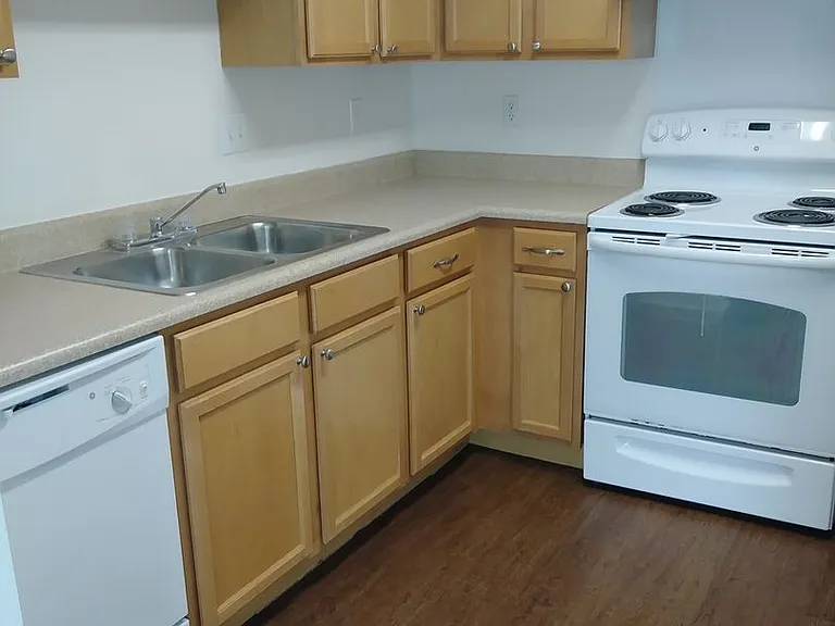 185 - COUNTRY VIEW APARTMENTS — Photo 33