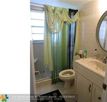 5th image of 152 Newport Ct #J