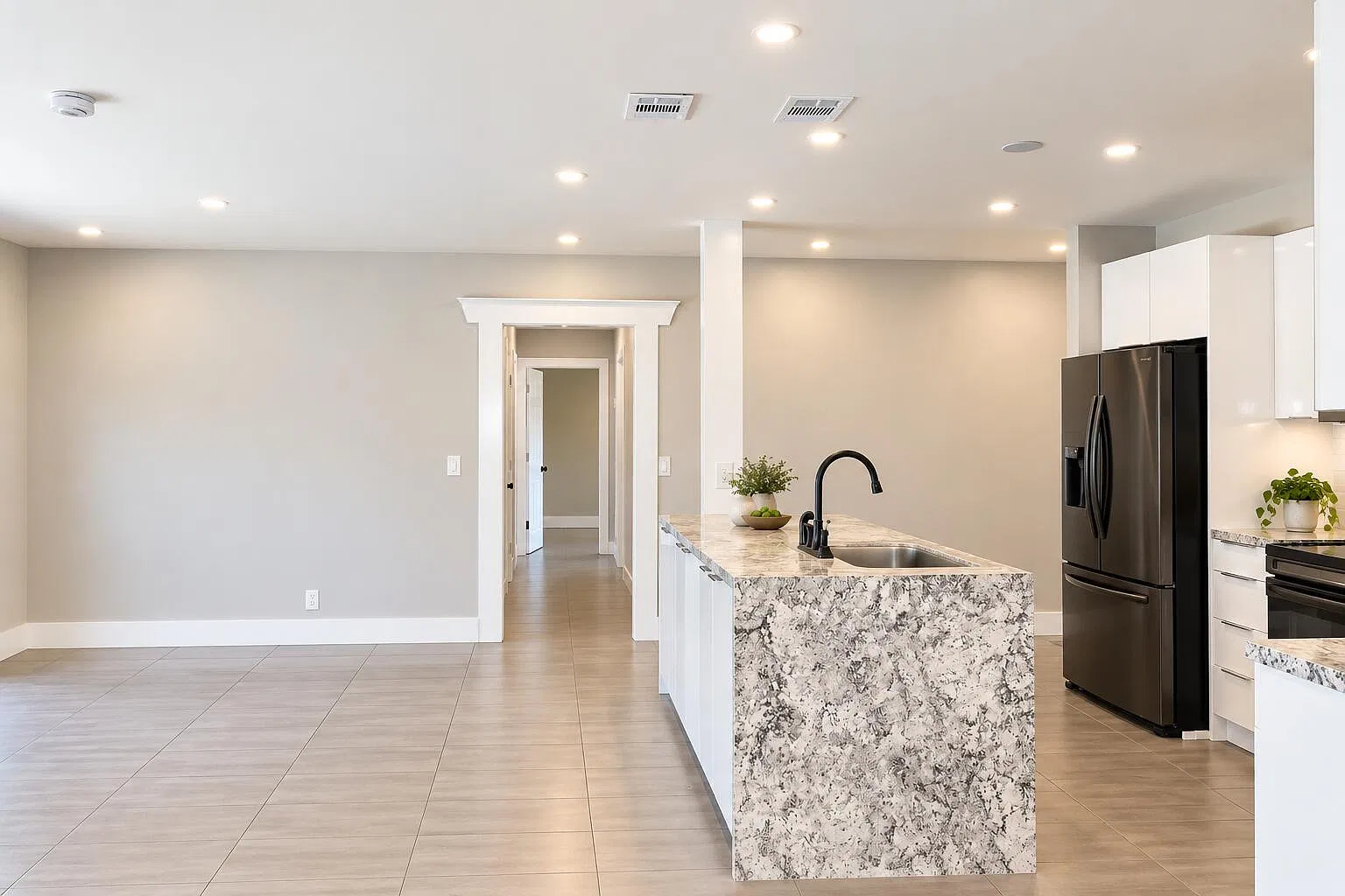 4 bed, 2.0 bath, 1623 sqft, $4,300 — Photo 4