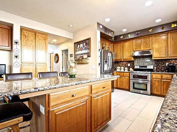 5th image of 511 De Bord Dr
