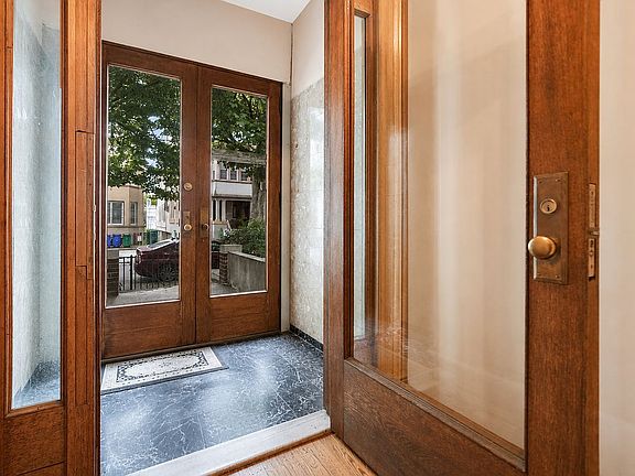 2nd image of 2549 37th St