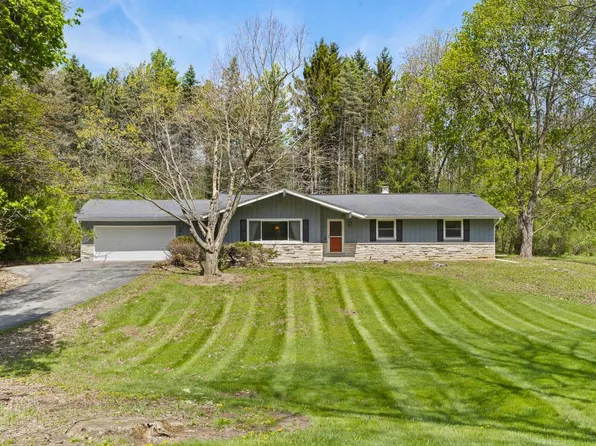 N9W31078 Concord COURT, Delafield, WI 53018