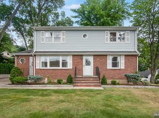 27 Poplar St, Cresskill, NJ 07626
