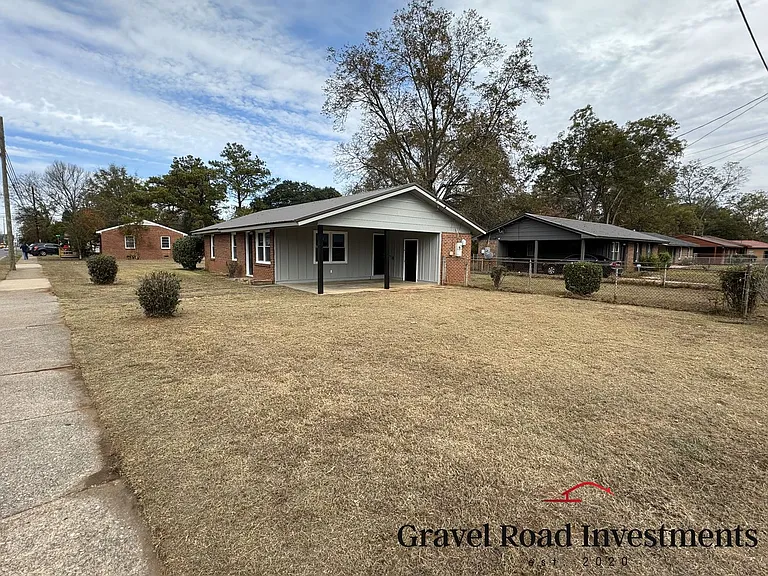 2103 Martin Luther King Jr Blvd — Photo 4