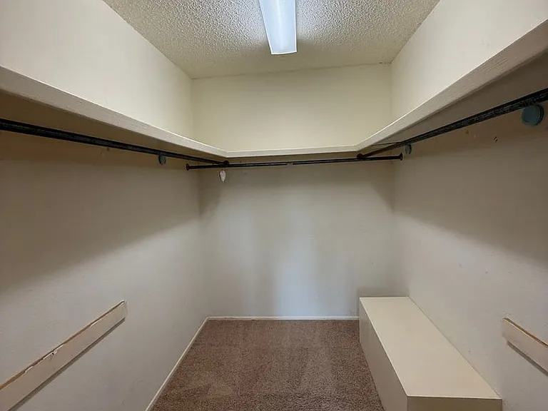 1401 Hillcrest Dr — Photo 15