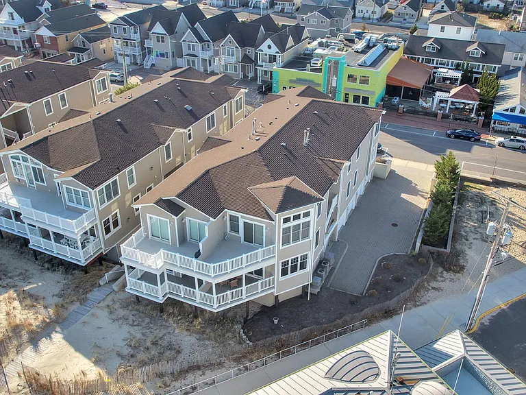209 Beachfront #1 — Photo 31