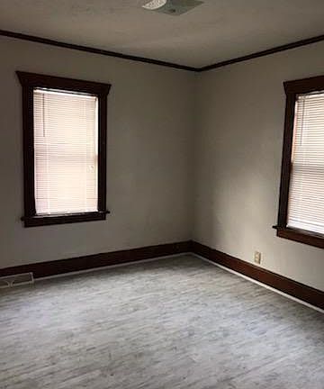 5th image of 404 N Sunset Ave