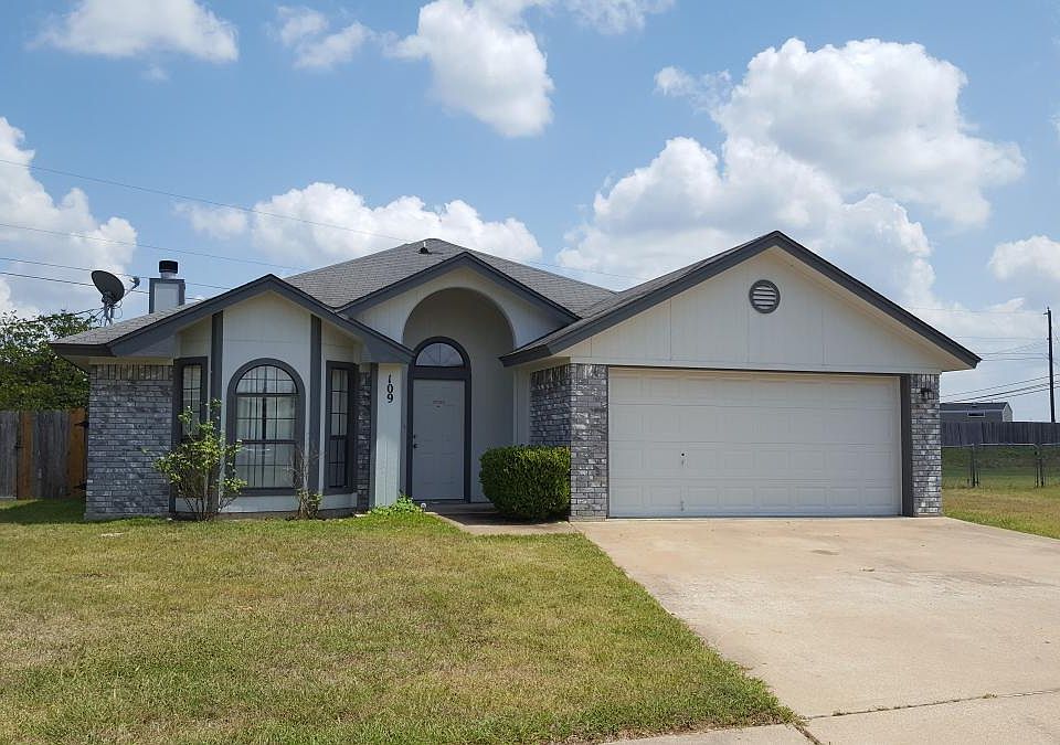 1st image of 109 Surrey Cir