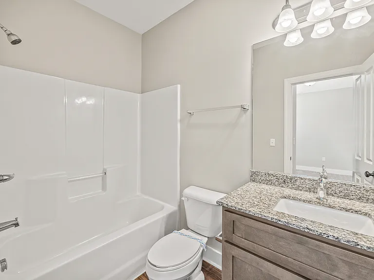 137 N Franklin Ave — Photo 15