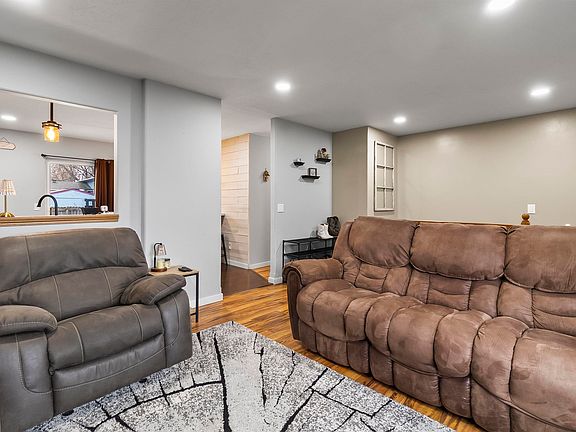 5th image of 204 N Steven St