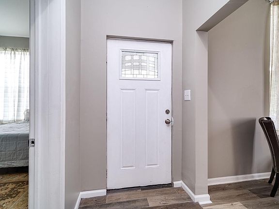 5th image of 4715 Osgood St