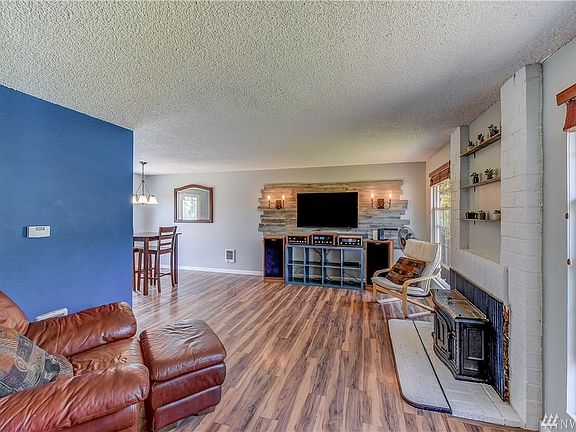 3rd image of 5914 67th Ave NE