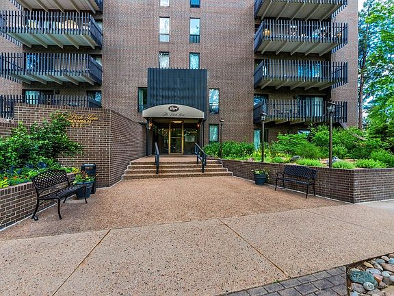 2nd image of 480 S Marion Pkwy APT 406